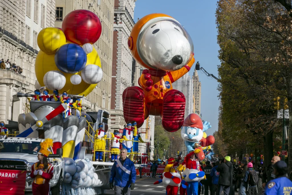 Macy’s Thanksgiving Day Parade starts with balloons, bands, celebrities